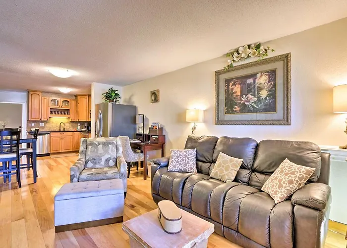 Sunroom + Beach Access: Hilton Head Condo