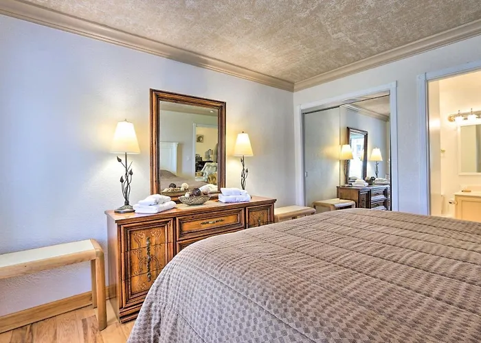 Sunroom + Beach Access: Hilton Head Condo
