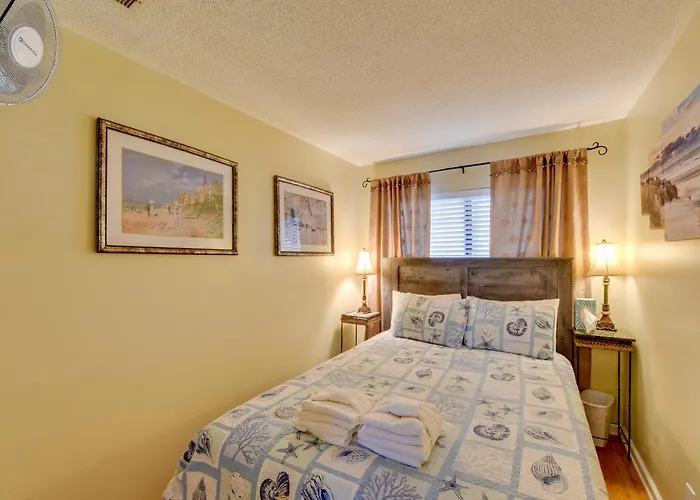 Community Pool & Bikes: Hilton Head Family Condo